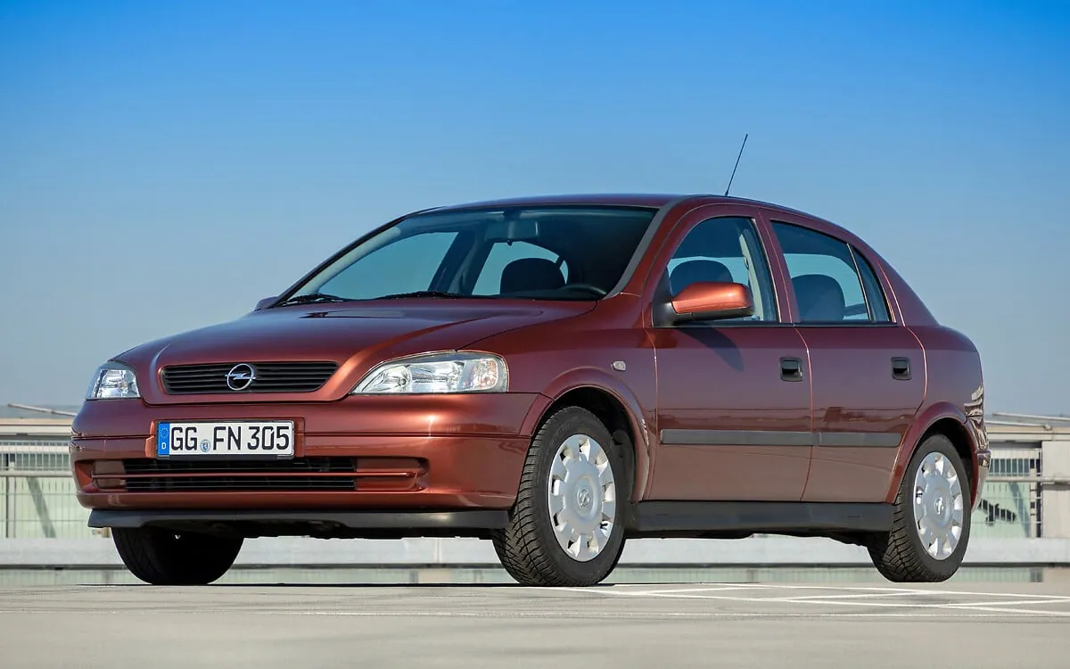 Opel Astra Motorschaden: Alle Ursachen / Kosten / Warnsignale