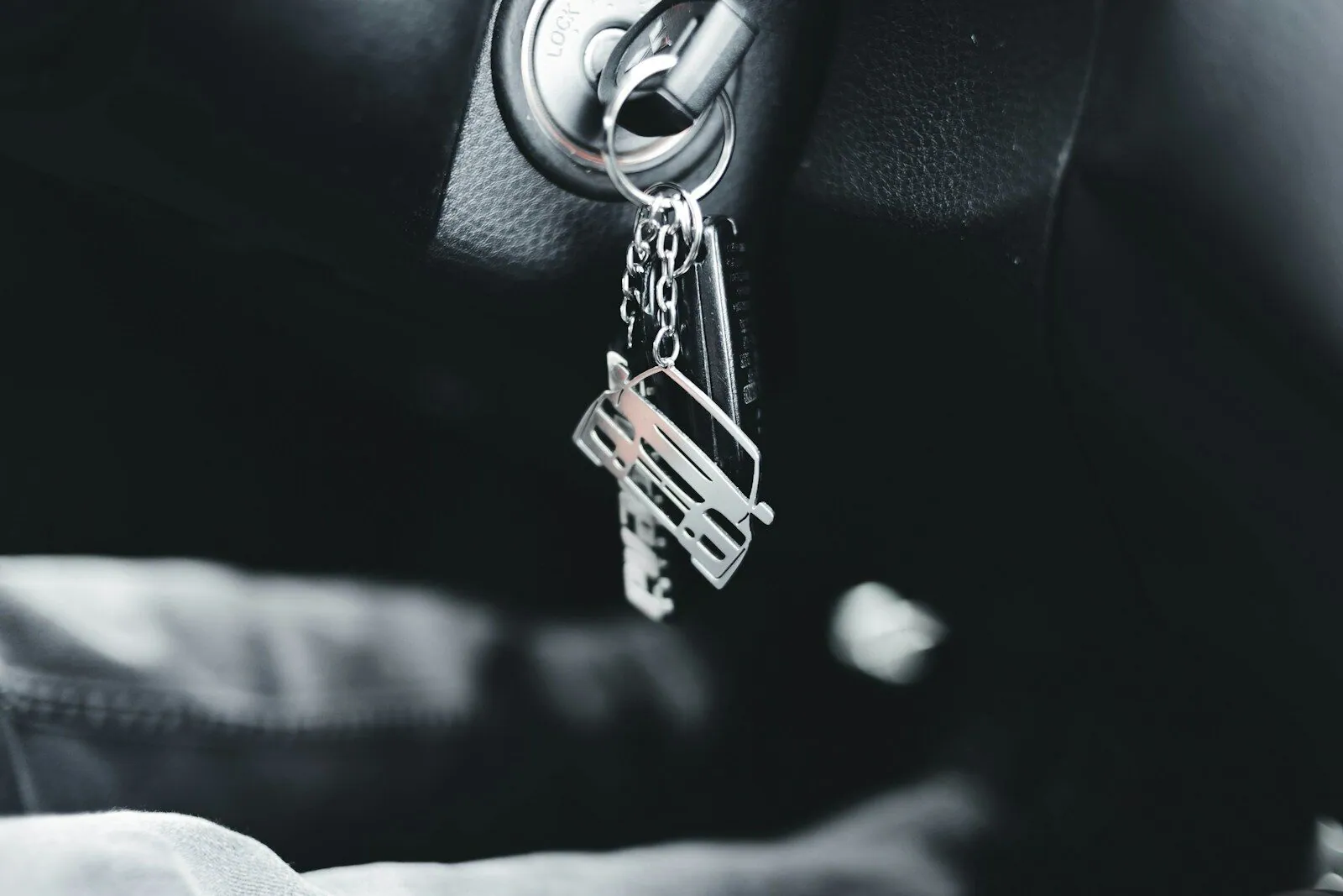 Auto ohne Kaufvertrag verkaufen: Alle Risiken / Vorteile