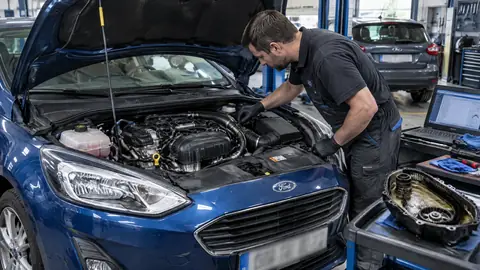 Ford 1.0 EcoBoost Motorraum mit markiertem Zahnriemen- und Turbobereich