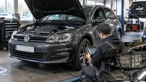 Volkswagen Golf 7 mit DSG bei der Prüfung von Getriebeproblemen
