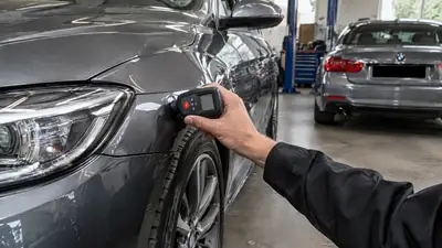Beschädigtes Auto mit Gutachten zu Totalschaden und Wertminderung
