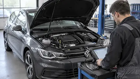 VW 1.0 TSI Dreizylinder-Benzinmotor in einer Werkstatt